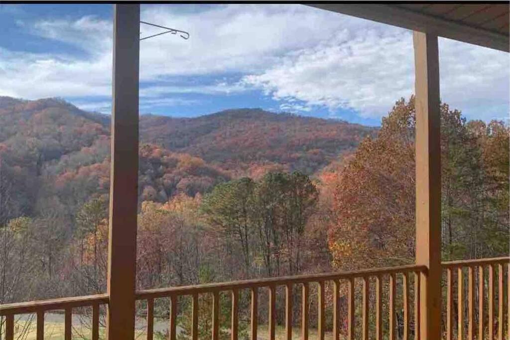 Condo With Stunning Mountain And 6Th Green Views Near Harrahs Cherokee Bryson City Whittier エクステリア 写真